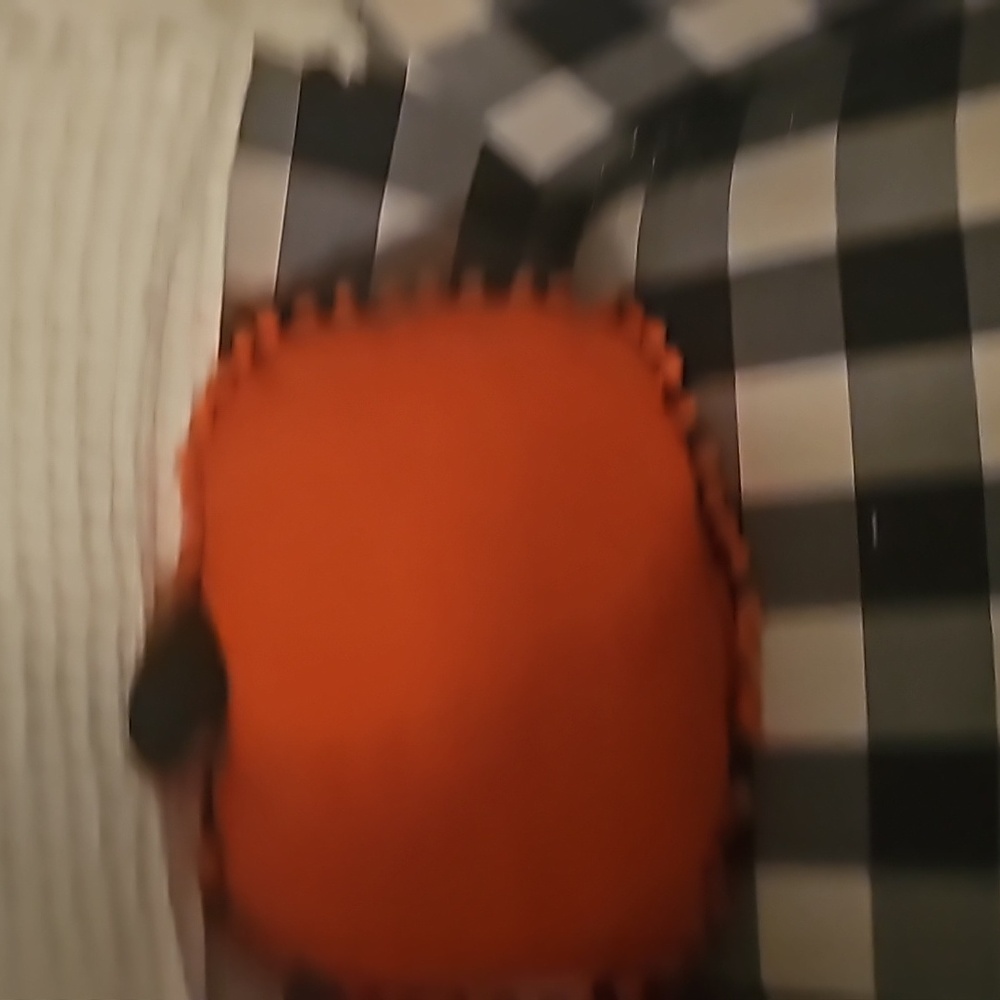 Pillows - Picture 4 of 6